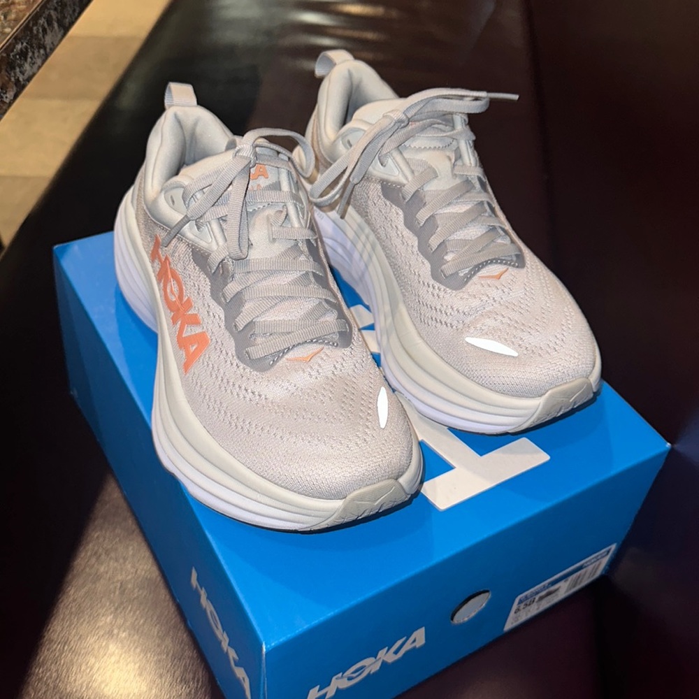 HOKA Women's Bondi 8 Running Shoes Size 6.5